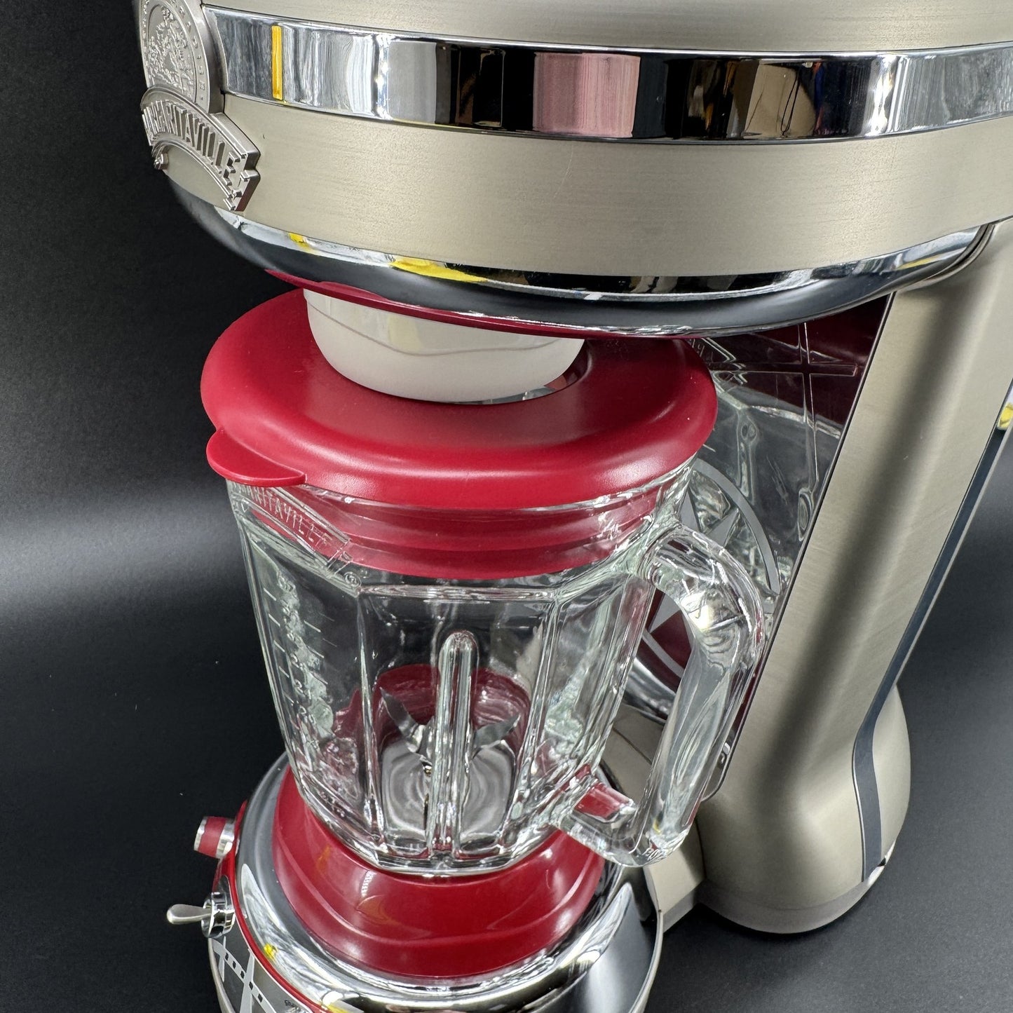 Margaritaville Fiji Frozen Concoction Maker DM2000 Blender With Travel Bag