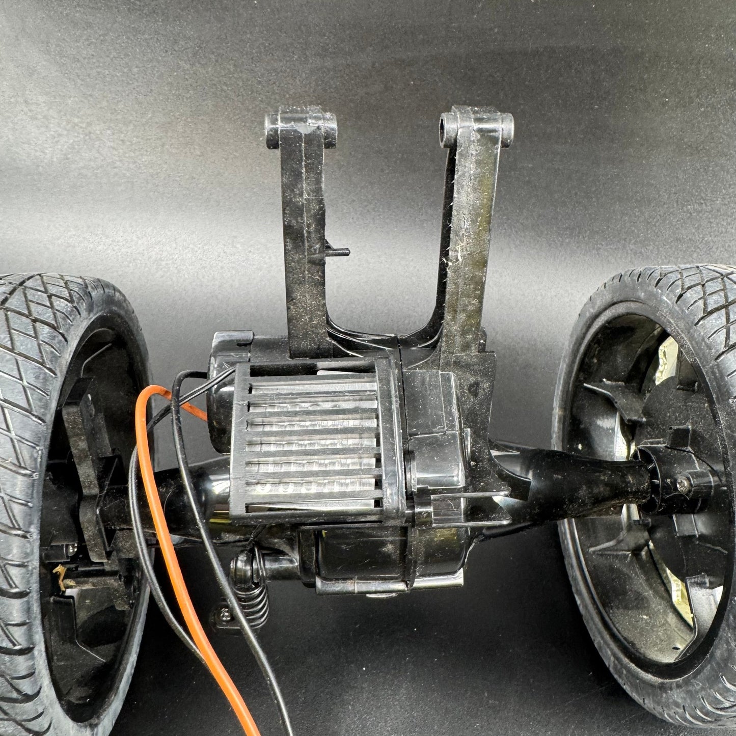 New Bright 1/6 Scale Cadillac Escalade Spinning Wheels, Motor And Axle Assembly