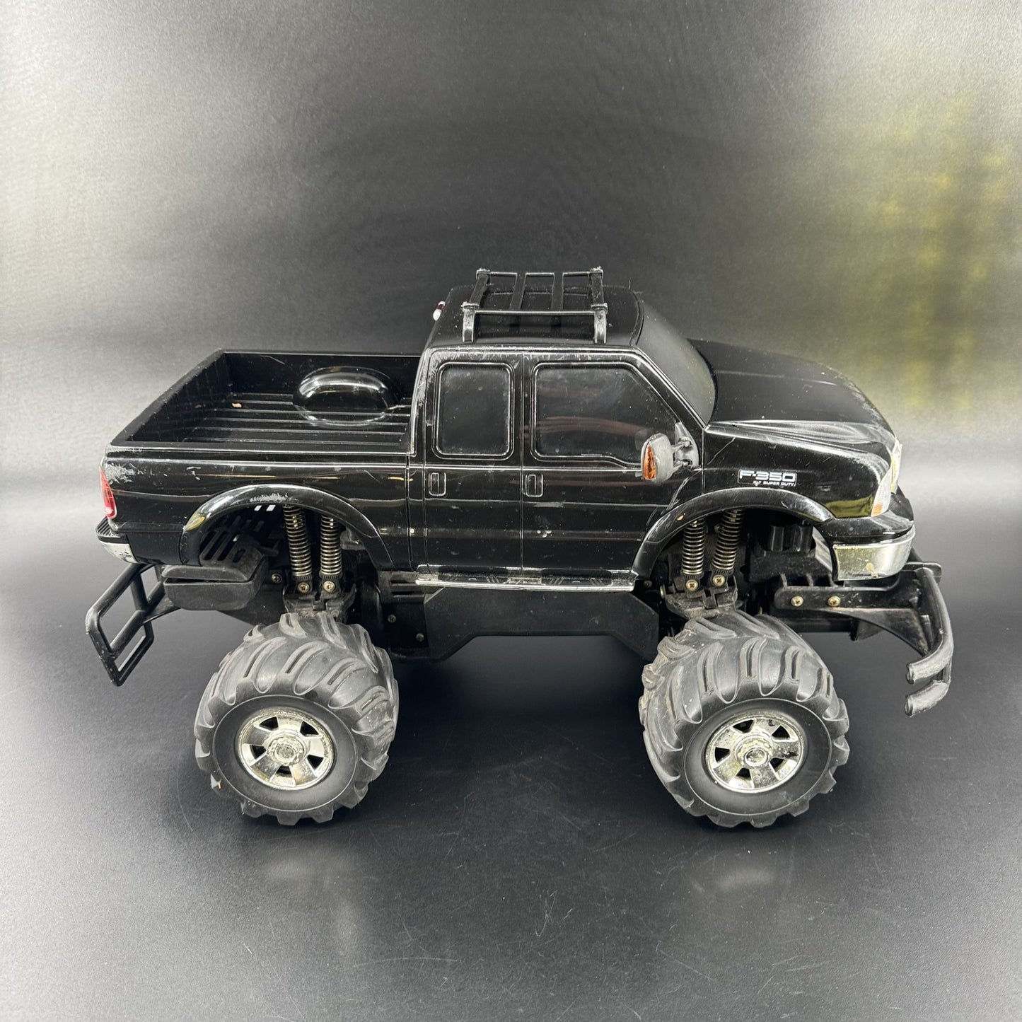 RadioShack Ford F-350 Super Duty 1/10 Mattracks RC Truck UNTESTED NO REMOTE
