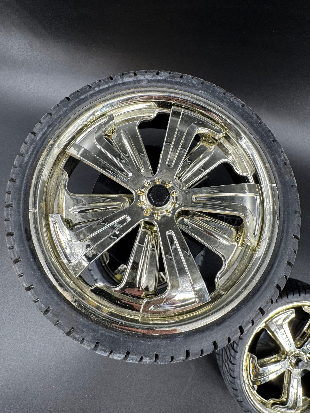New Bright 1/6 Scale Cadillac Escalade Spinning Wheels, Motor And Axle Assembly