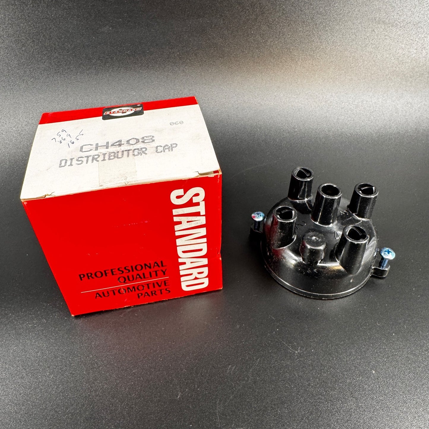 Standard Motor Products DISTRIBUTOR CAP CH-408 NOS CH408