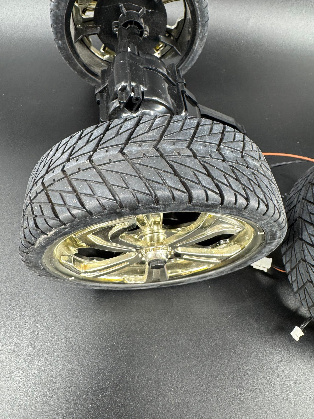 New Bright 1/6 Scale Cadillac Escalade Spinning Wheels, Motor And Axle Assembly