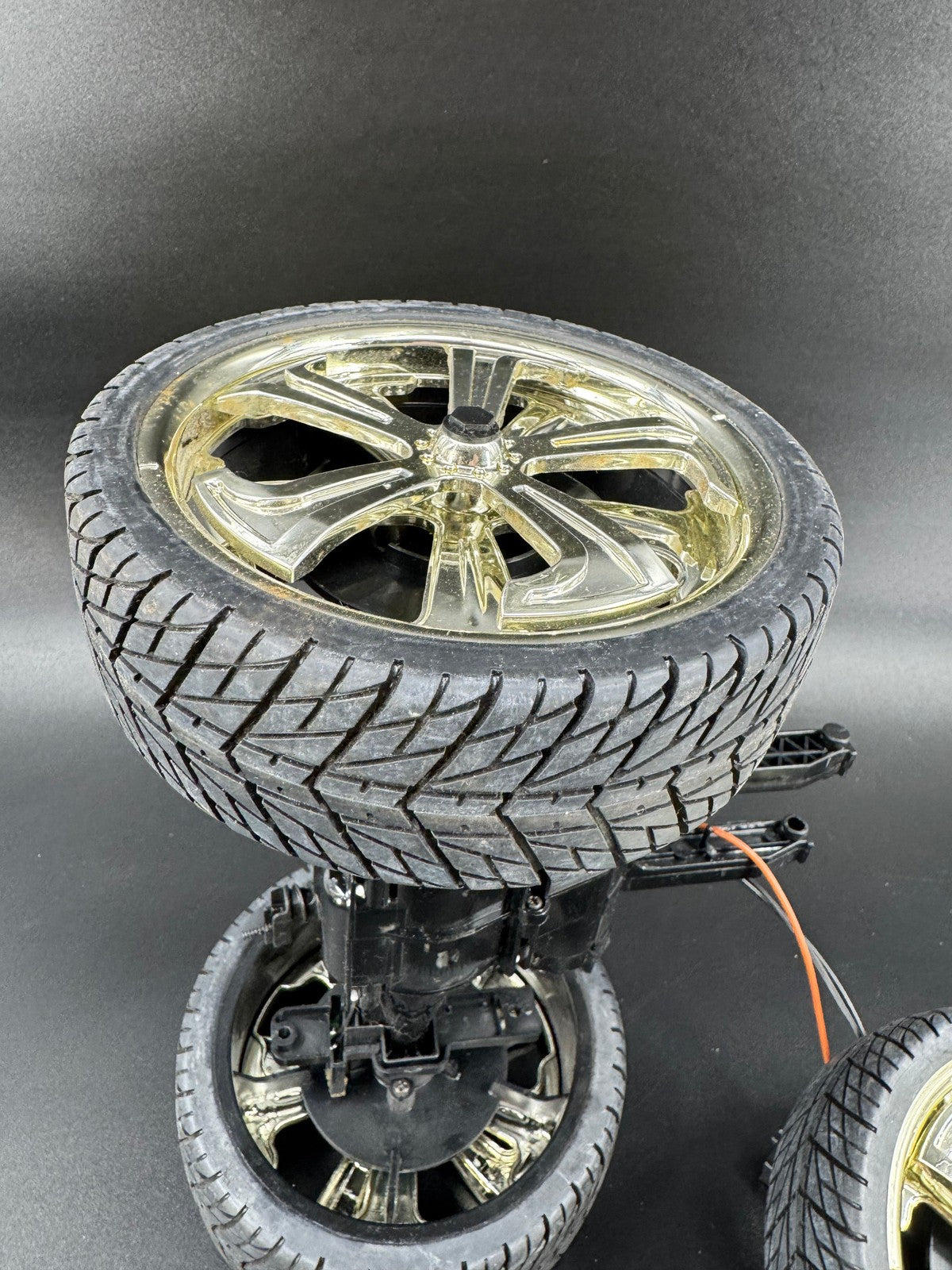 New Bright 1/6 Scale Cadillac Escalade Spinning Wheels, Motor And Axle Assembly