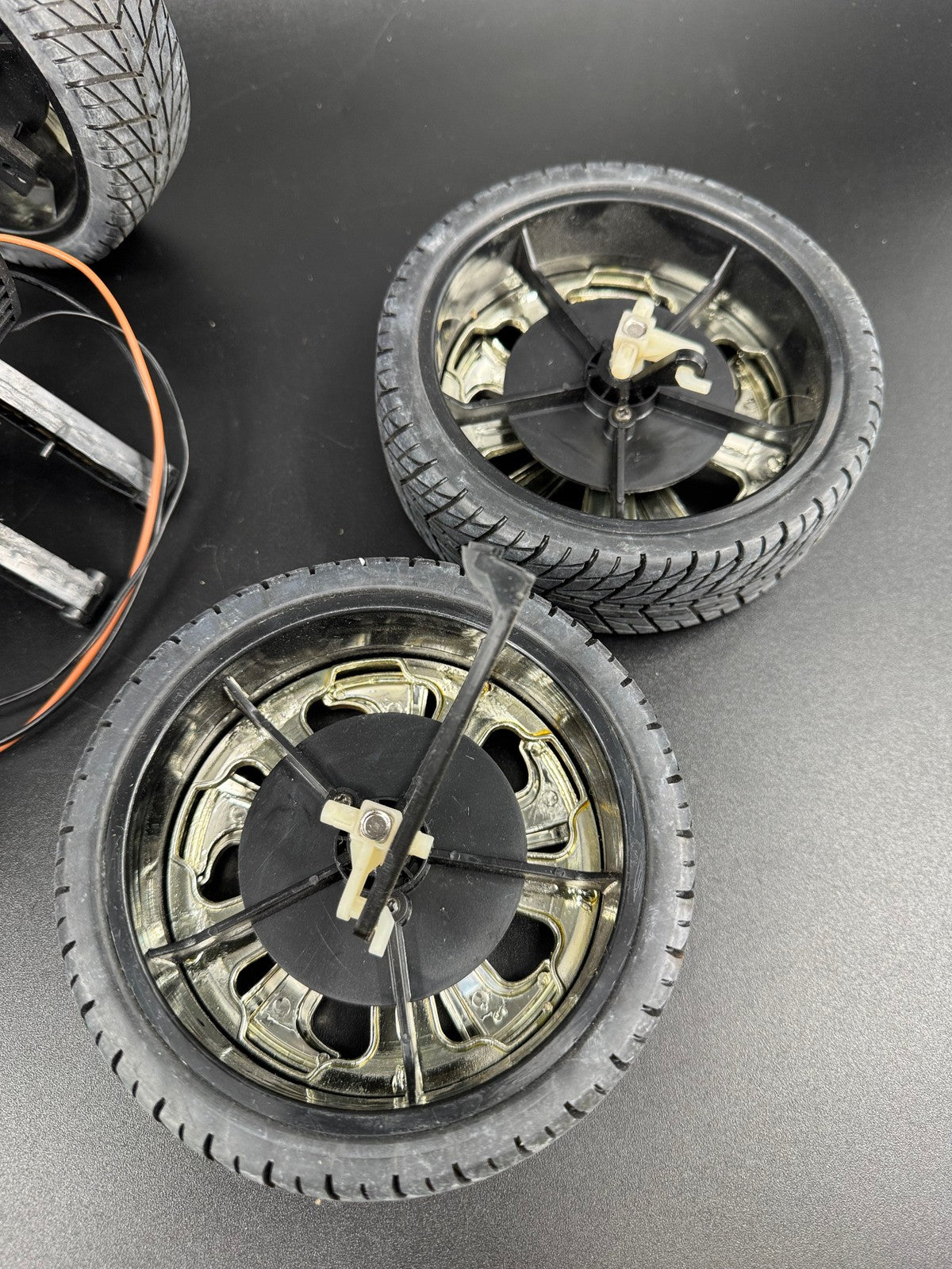 New Bright 1/6 Scale Cadillac Escalade Spinning Wheels, Motor And Axle Assembly