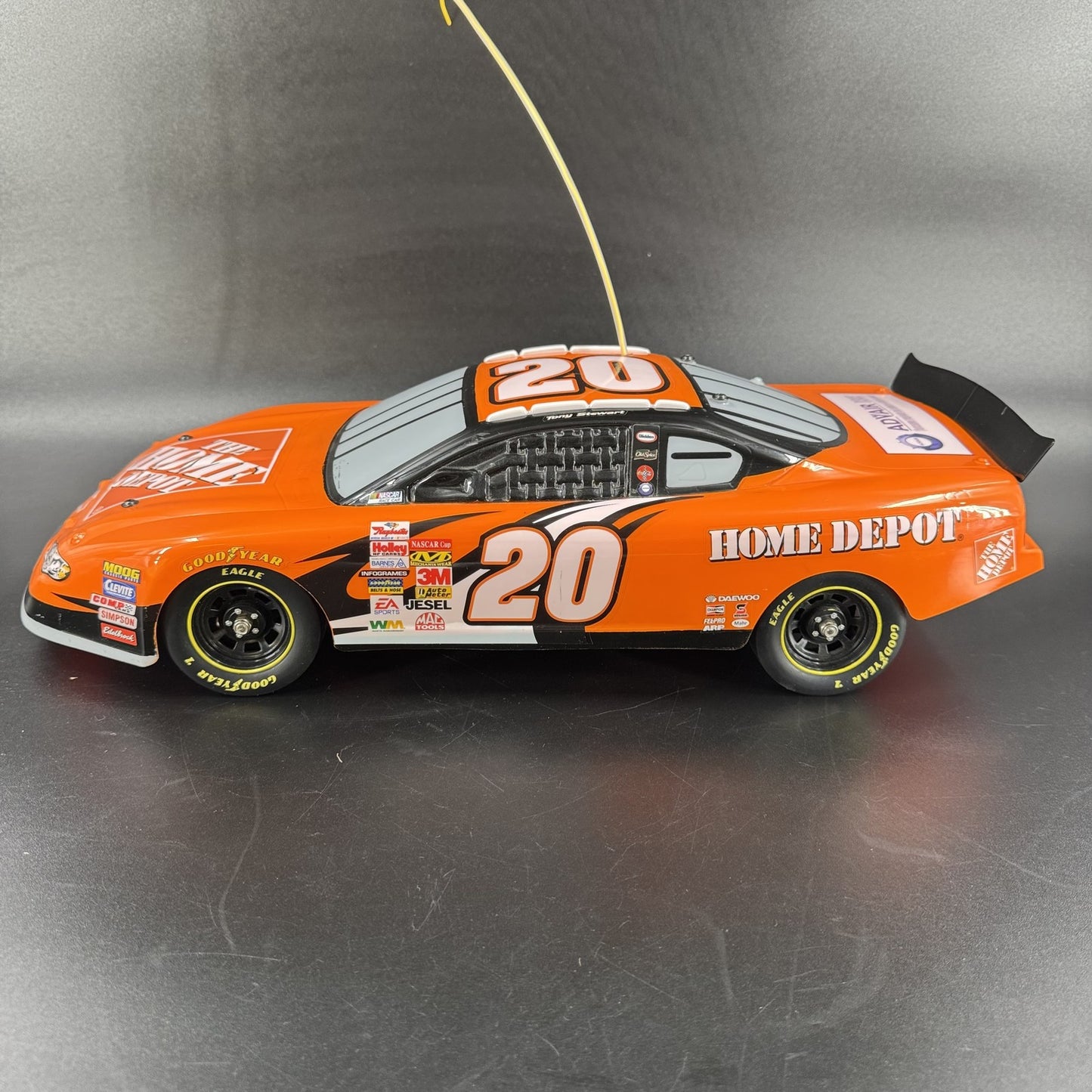 Road Champs Tony Stewart Home Depot 20 NASCAR RC Car 2003 Monte Carlo 1/10 Scale