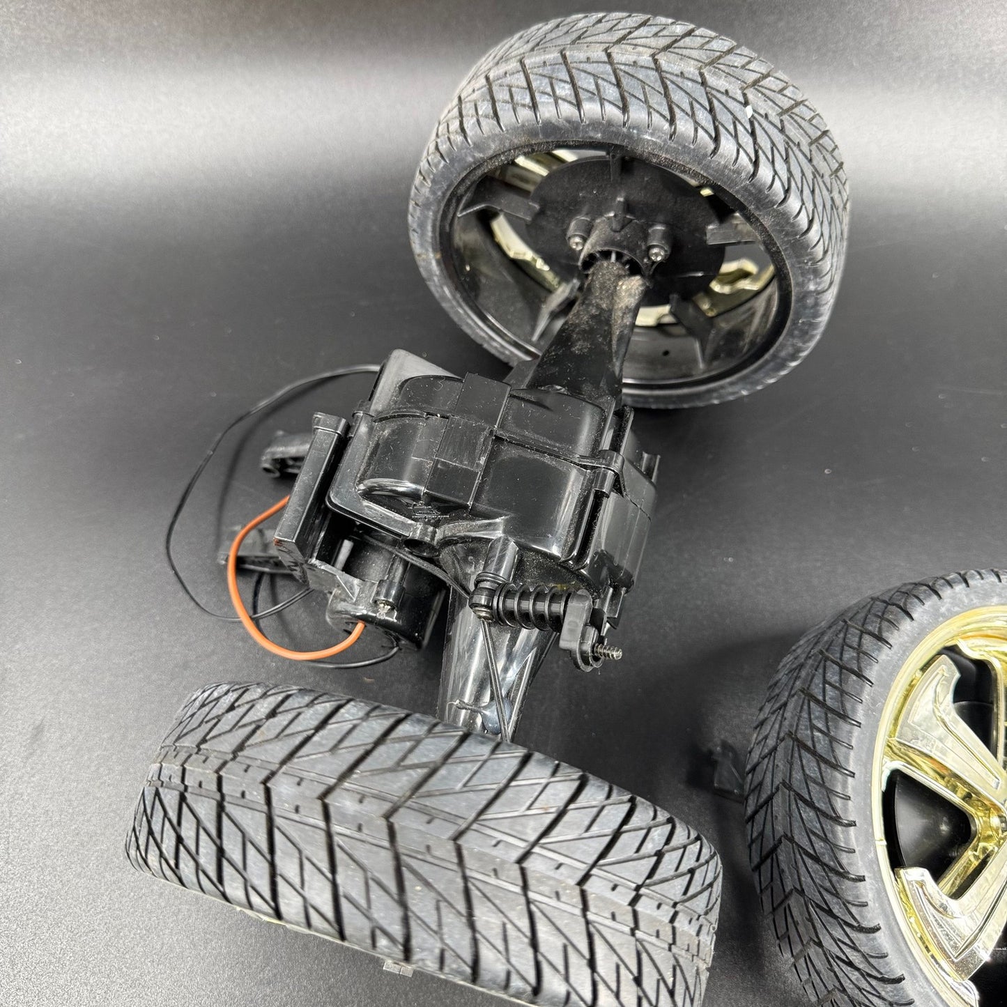 New Bright 1/6 Scale Cadillac Escalade Spinning Wheels, Motor And Axle Assembly