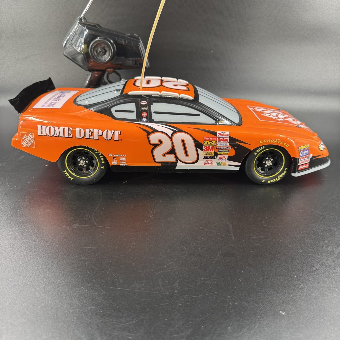 Road Champs Tony Stewart Home Depot 20 NASCAR RC Car 2003 Monte Carlo 1/10 Scale