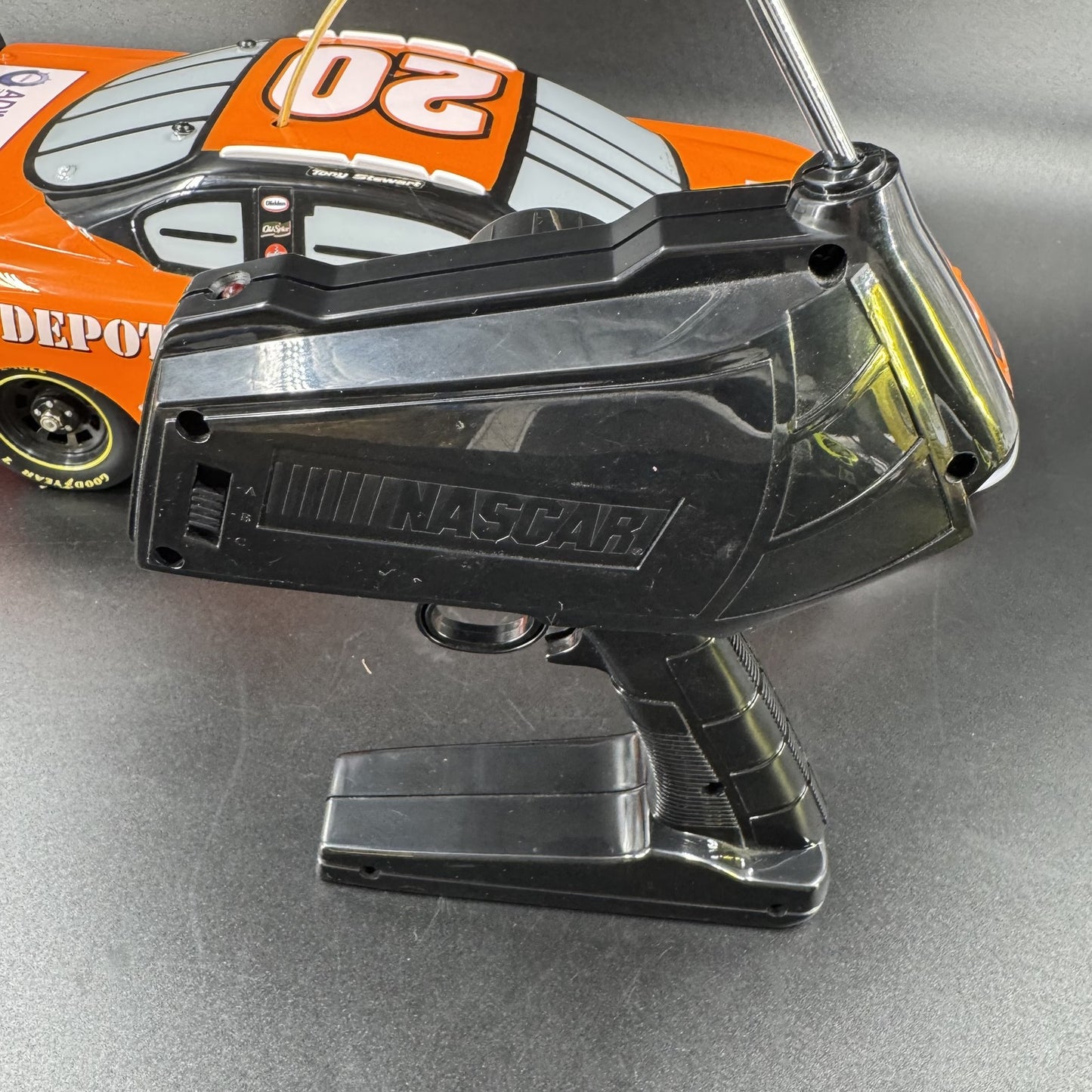 Road Champs Tony Stewart Home Depot 20 NASCAR RC Car 2003 Monte Carlo 1/10 Scale